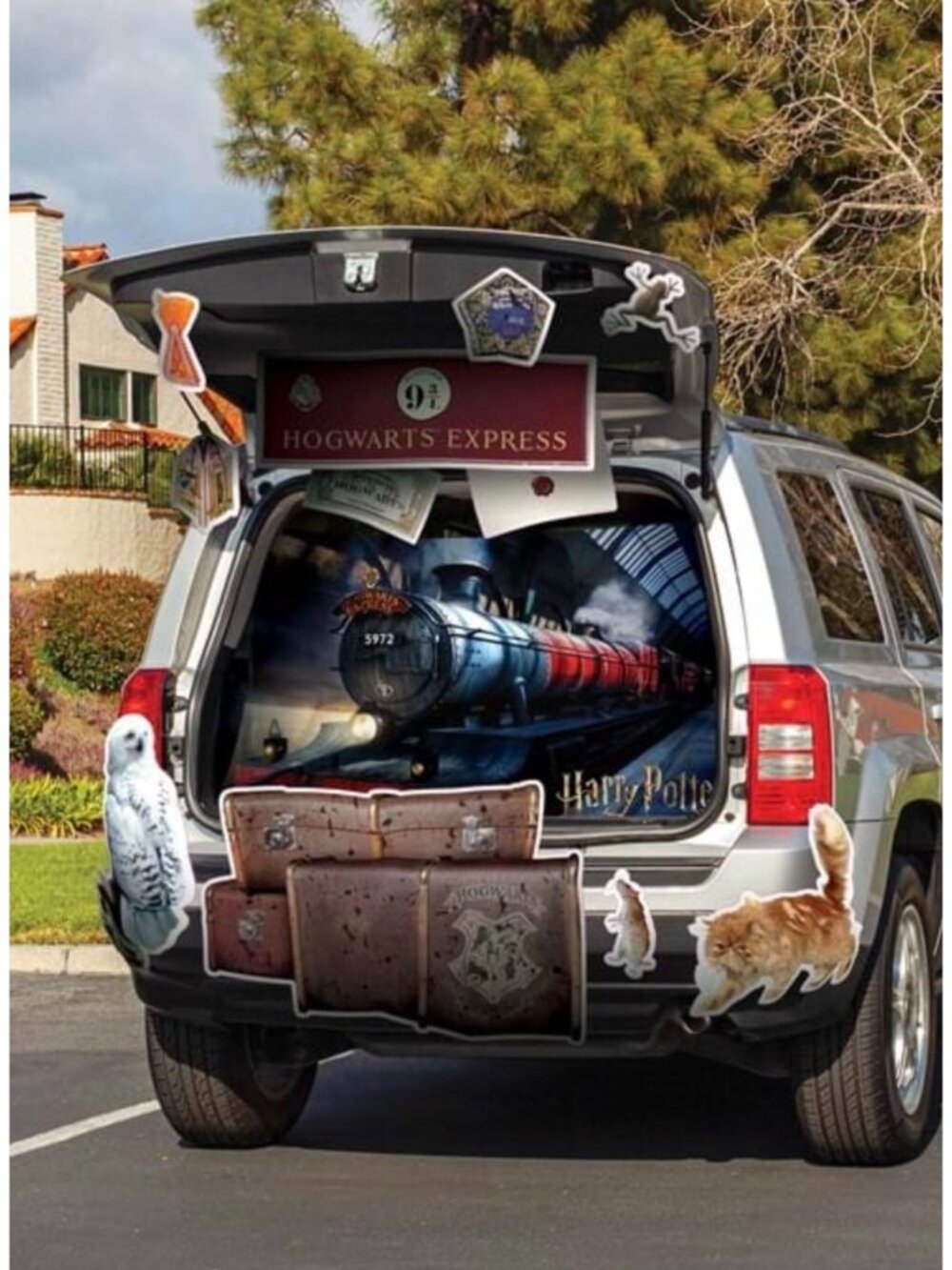 Warner Bros. Harry Potter 24" Wizarding World Treat Your Trunk Decorative Prop K
